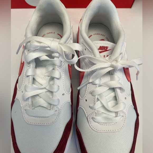 NEW Nike Air Max
SCWomen's Athletic Run
GymTrain Red Shoes FJ3242-100 Size 6 - Picture 7 of 12